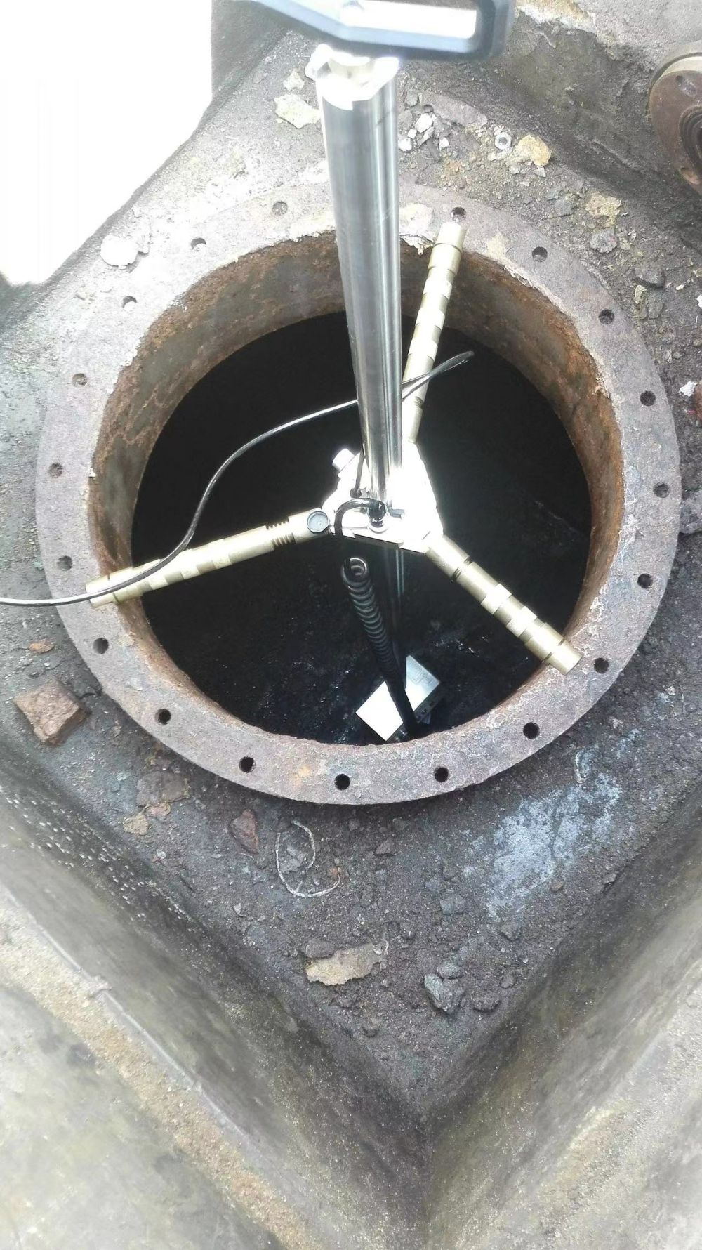 中油碧辟萬利加油站內儲罐罐容校驗項目